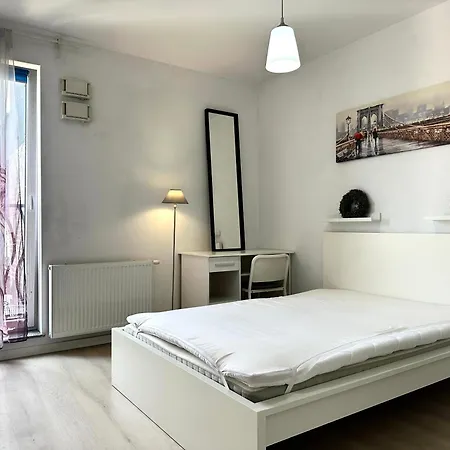 Dubois 7 - Self Check-in 20h - Lift Wrocław