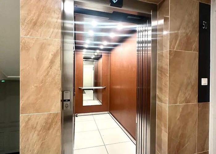 Dubois 7 - Self Check-in 20h - Lift Wroclaw